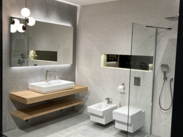 Dýhovaný kúpeľňový nábytok.