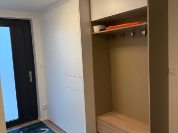 Zostava nábytku do vstupnej haly