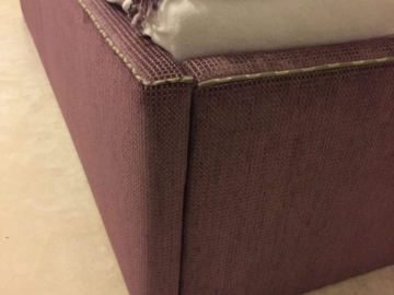 Ukážka čalúnnickej zručnosti - kedrovanie ozdobnou šnúrou.