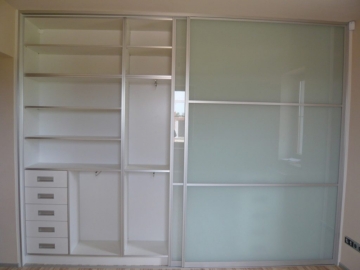 Možné vnútorné usporiadanie skrine. 