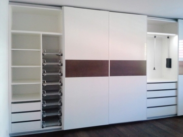 Možné vnútorné usporiadanie skrine. 